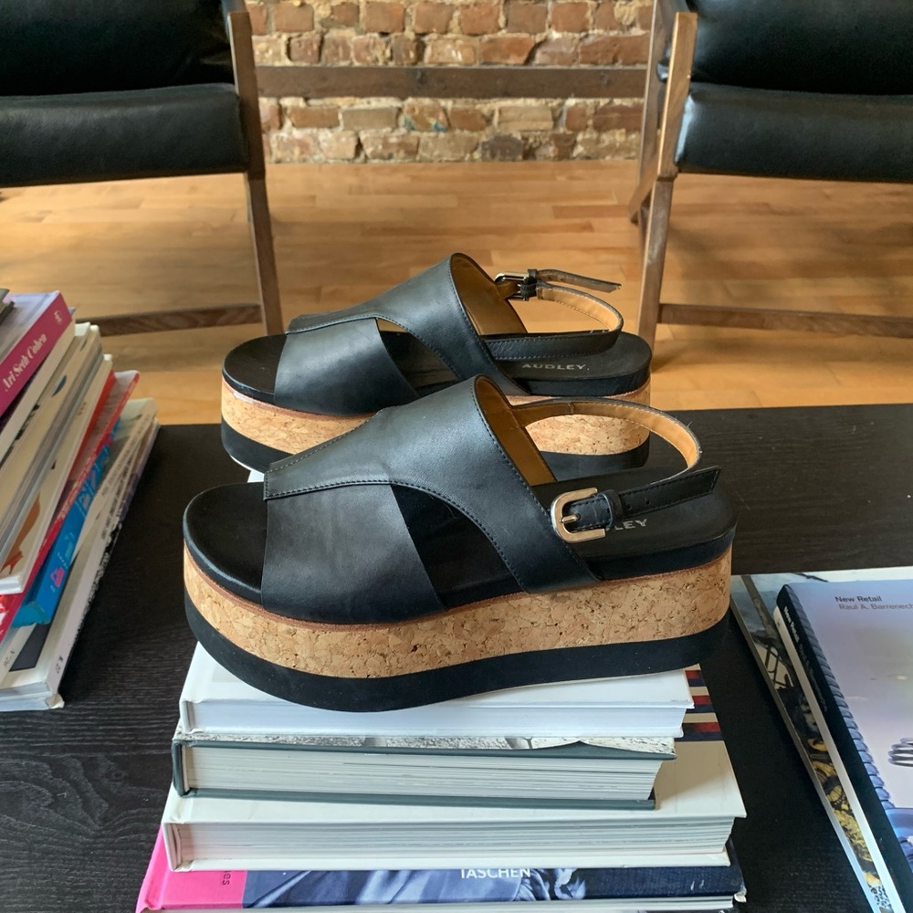 Audley size 39 black leather platform sandals